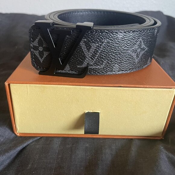 Louis Vuitton belt - Picture 1 of 2
